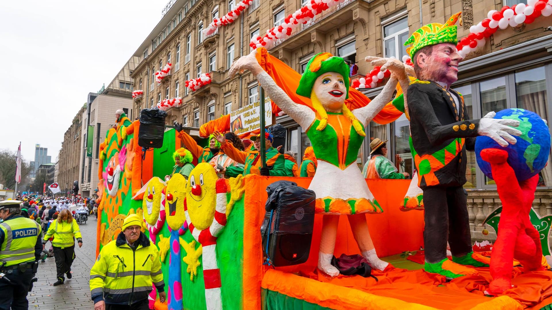 Karneval in Düsseldorf (Archivbild): So dürfen die Jecken Karneval dieses Jahr coronabedingt nicht feiern.