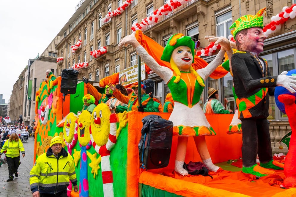 Karneval in Düsseldorf (Archivbild): So dürfen die Jecken Karneval dieses Jahr coronabedingt nicht feiern.