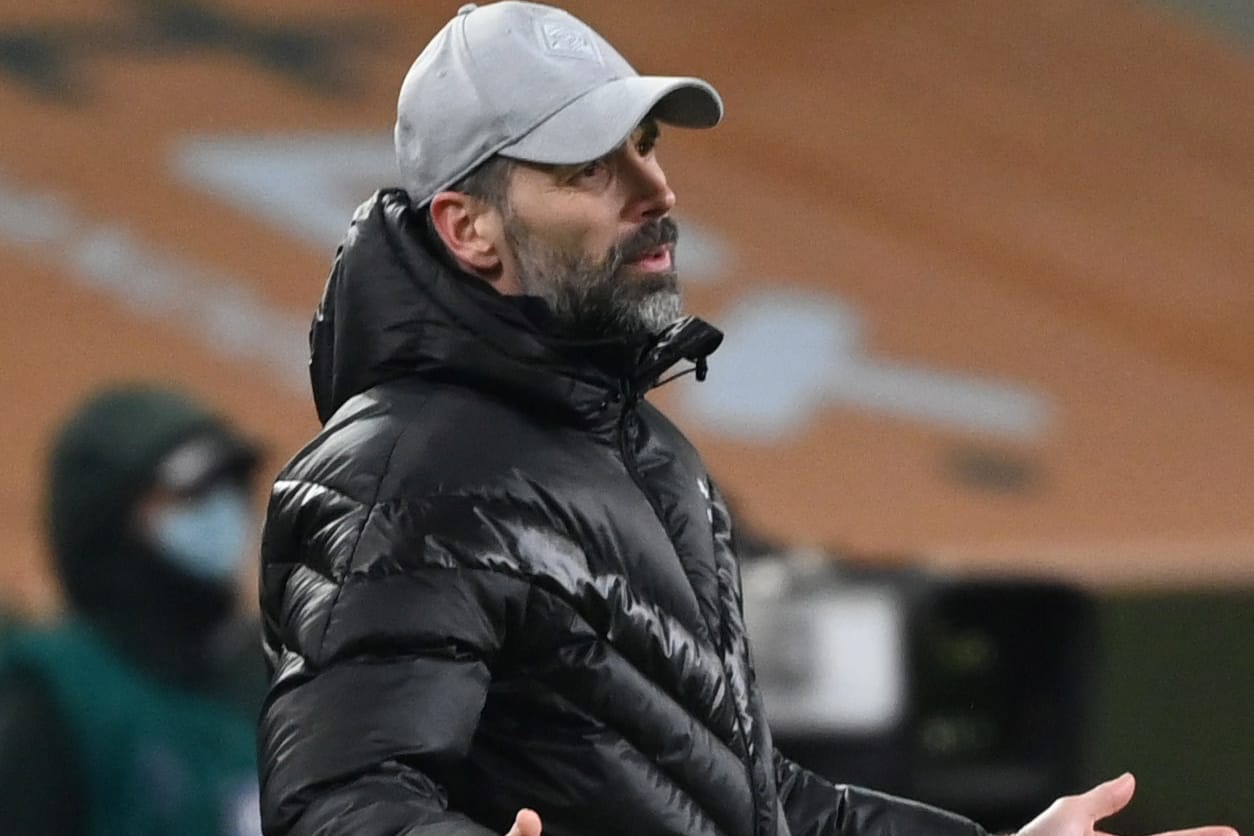 Entnervt: Gladbachs Trainer Marco Rose muss sich ständigen Fragen nach seiner Zukunft stellen.