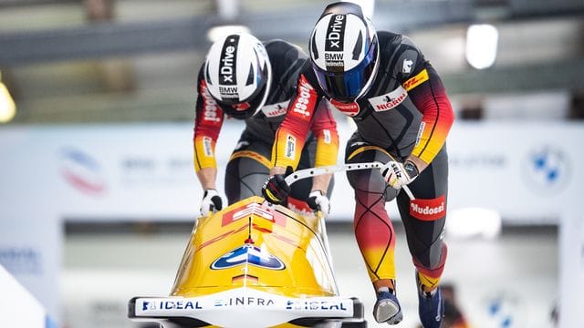 Francesco Friedrich und Anschieber Alexander Schüller greifen bei der WM in Altenberg nach dem Titel. Francesco Friedrich und Anschieber Alexander Schüller greifen bei der WM in Altenberg nach dem Titel.