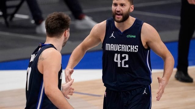 Erfolgsgaranten beim Mavericks-Sieg gegen die Golden State Warriors: Luka Doncic (l) und Maxi Kleber. Erfolgsgaranten beim Mavericks-Sieg gegen die Golden State Warriors: Luka Doncic (l) und Maxi Kleber.