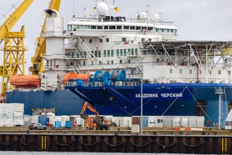 Verlegeschiff für Nord Stream 2: Bundeswirtschaftsminister Altmaier will den umstrittenen Bau der Pipeline nicht mit dem Fall Nawalny vermischen.
