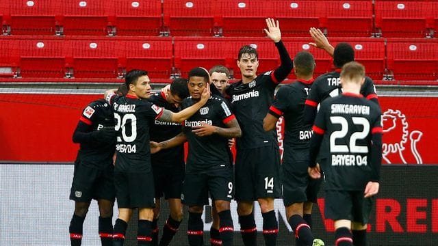 Gleich fünfmal durften die Bayer-Profis gegen Stuttgart jubeln. Gleich fünfmal durften die Bayer-Profis gegen Stuttgart jubeln.