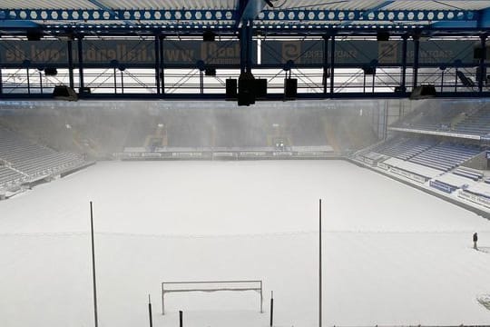 Die Partie zwischen Bielefeld und Bremen wurde wegen des heftigen Wintereinbruchs abgesagt.