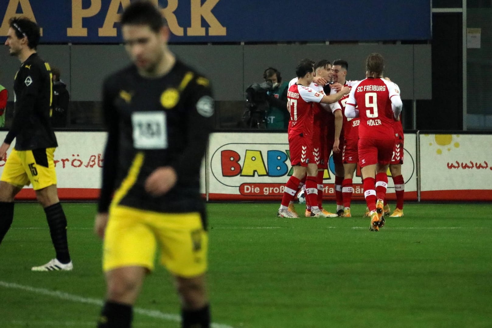 Niederlage für den BVB in Freiburg: Während der SCF jubelt, sind die Dortmunder frustriert.