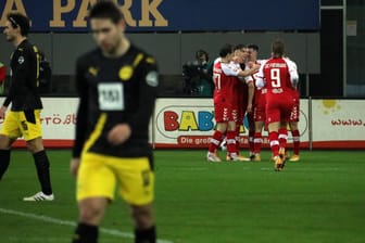 Niederlage für den BVB in Freiburg: Während der SCF jubelt, sind die Dortmunder frustriert.