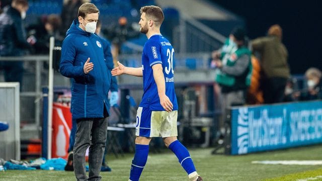 Schalke setzte gegen Leipzig gleich auf Neuzugang Shkodran Mustafi (r). Schalke setzte gegen Leipzig gleich auf Neuzugang Shkodran Mustafi (r).