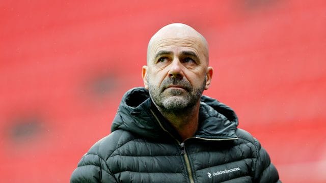Sah fünf Tore seines Teams gegen Stuttgart: Leverkusen-Coach Peter Bosz. Sah fünf Tore seines Teams gegen Stuttgart: Leverkusen-Coach Peter Bosz.