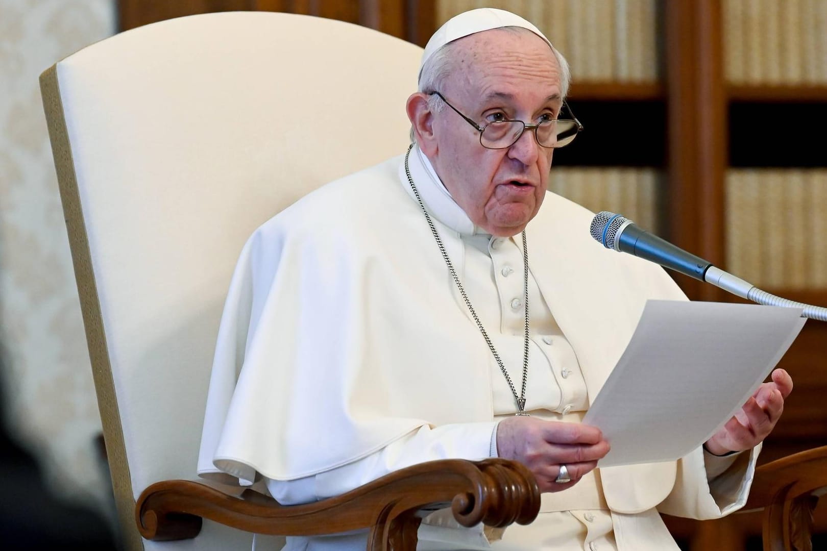 Papst Franziskus bei einer Audienz: Er sagte zu, Frauen stärker in der Kirche beteiligen zu wollen.