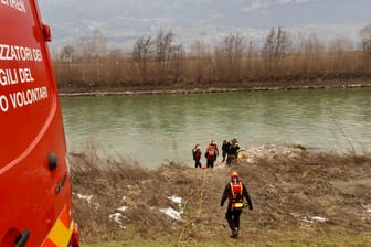 Einsatz am Fluss Etsch in Südtirol: Eine Frauenleiche wurde geborgen.
