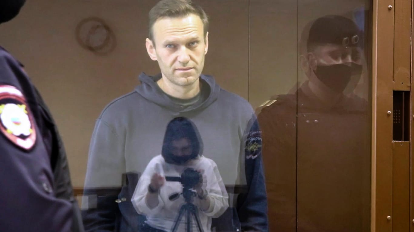 Alexej Nawalny während einer Anhörung zu seiner Anklage wegen Verleumdung im Bezirksgericht Babuskinsky.