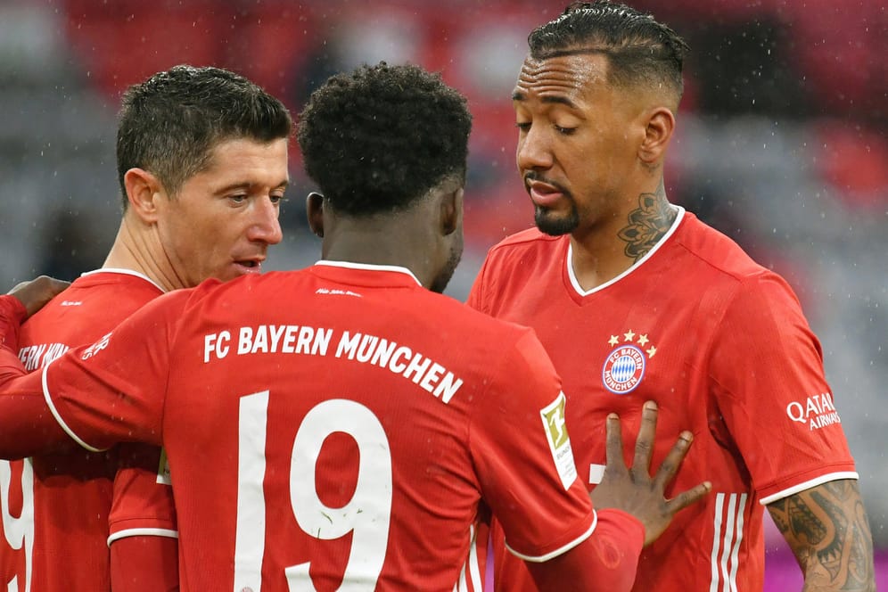 Die Bayern-Stars Lewandowski (l.), Davies und Boateng (r.): Am Montag spielen die Münchner das Halbfinale der Klub-WM.