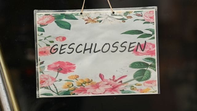 Die Blumen zum Valentinstag werden dieses Jahr viel öfter als sonst aus dem Supermarkt oder einem Online-Shop stammen. Die Blumen zum Valentinstag werden dieses Jahr viel öfter als sonst aus dem Supermarkt oder einem Online-Shop stammen.