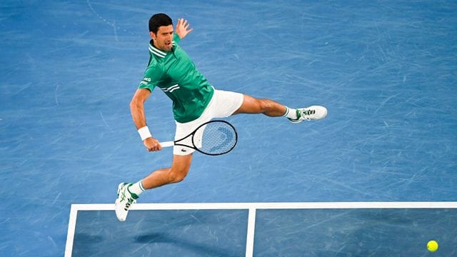 Ohne Probleme weiter: Novak Djokovic in Aktion.