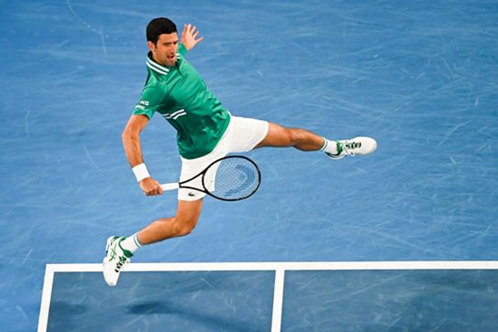 Ohne Probleme weiter: Novak Djokovic in Aktion.