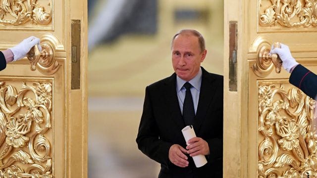 Russlands Präsident Wladimir Putin in Russlands Machtzentrale, dem Kreml. Russlands Präsident Wladimir Putin in Russlands Machtzentrale, dem Kreml.