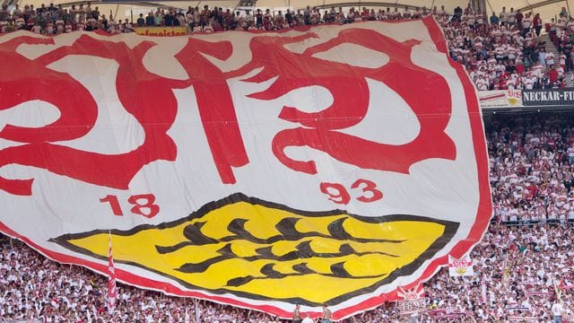 Banner mit dem Logo des VfB Stuttgart. Banner mit dem Logo des VfB Stuttgart.
