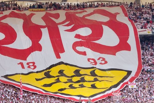Banner mit dem Logo des VfB Stuttgart.