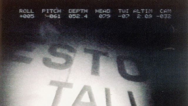 Ein Videostandbild zeigt den Schriftzug der 1994 gesunkenen Ostsee-Fähre "Estonia", die vor der Südküste Finnlands liegt. Ein Videostandbild zeigt den Schriftzug der 1994 gesunkenen Ostsee-Fähre "Estonia", die vor der Südküste Finnlands liegt.
