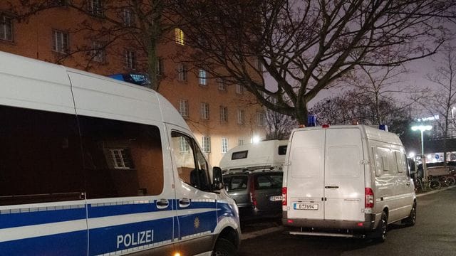 Polizeieinsatz nach Explosion: Nun konnten Einsatzkräfte weitere Bomben finden. Polizeieinsatz nach Explosion: Nun konnten Einsatzkräfte weitere Bomben finden.