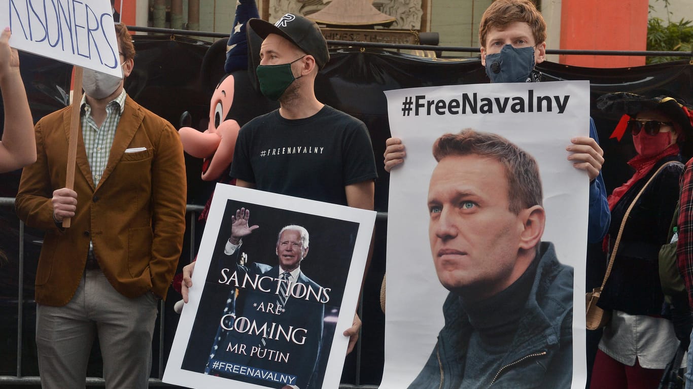 Die Proteste für die Freilassung des Kremlkritikers Alexej Nawalny werden zunehmend zum Streitpunkt zwischen der EU und Russland: Nachdem Moskau EU-Diplomaten des Landes verwies, reagierte nun auch Deutschland mit Ausweisungen.