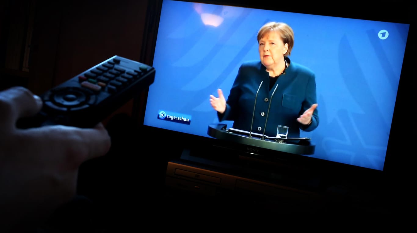 Kanzlerin Merkel spricht über die aktuelle Corona-Lage: Am Mittwoch debattieren Bund und Länder über eine Verlängerung des Lockdowns.