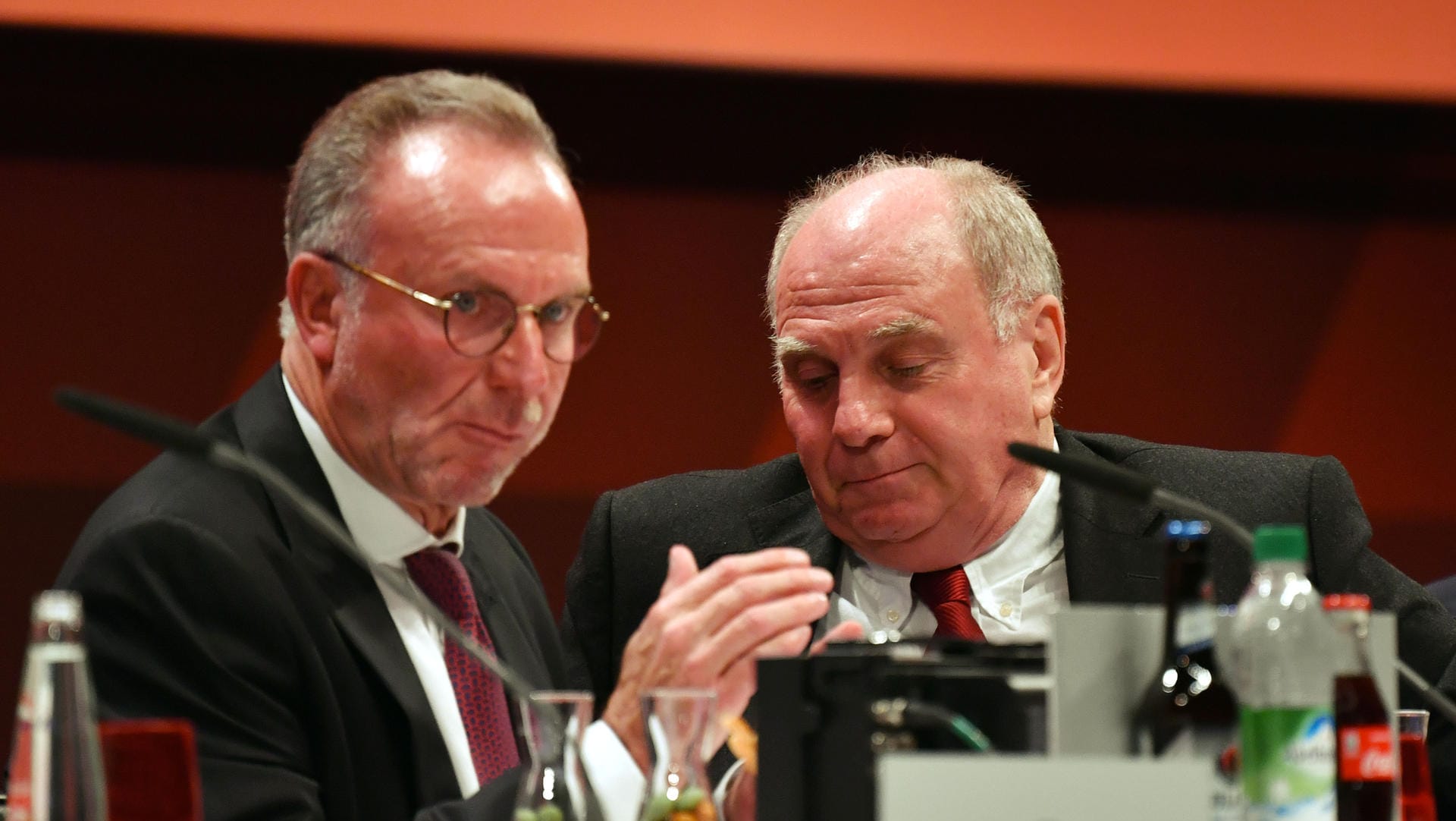 Karl-Heinz Rummenigge (li.) und Uli Hoeneß (re.): Die Bayern-Bosse sollen sich mit Wirecard-Managern zu Gesprächen getroffen haben.