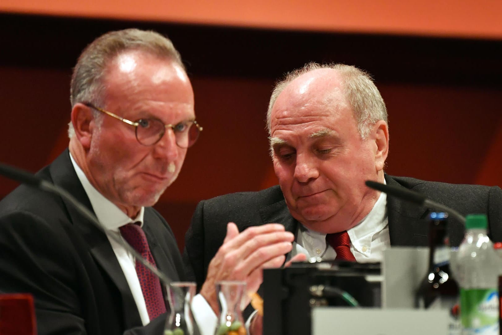 Karl-Heinz Rummenigge (li.) und Uli Hoeneß (re.): Die Bayern-Bosse sollen sich mit Wirecard-Managern zu Gesprächen getroffen haben.