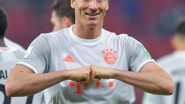 Münchens Robert Lewandowski will auch am Donnerstag im Finale der Club-WM jubeln. Münchens Robert Lewandowski will auch am Donnerstag im Finale der Club-WM jubeln.