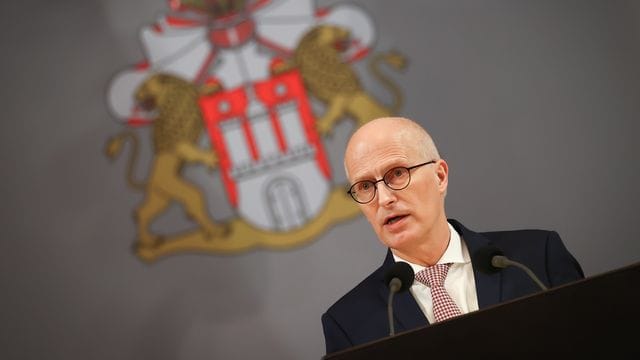 Peter Tschentscher (SPD), Erster Bürgermeister in Hamburg: Er hat sich für eine Verlängerung des Lockdowns ausgesprochen. Peter Tschentscher (SPD), Erster Bürgermeister in Hamburg: Er hat sich für eine Verlängerung des Lockdowns ausgesprochen.