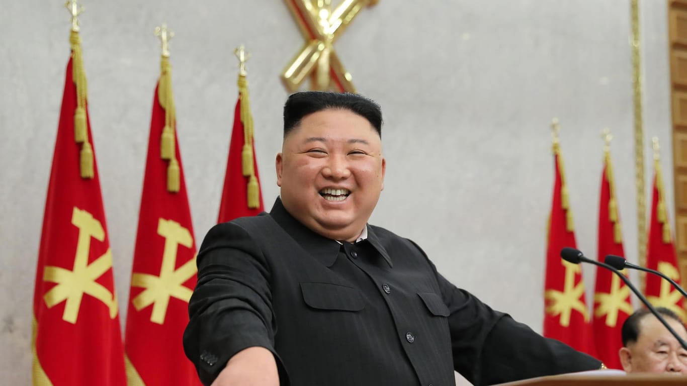 Kim Jong Un: Der Machthaber von Nordkorea bastelt einem Bericht zufolge weiter an dem Atomprogramm des Landes.