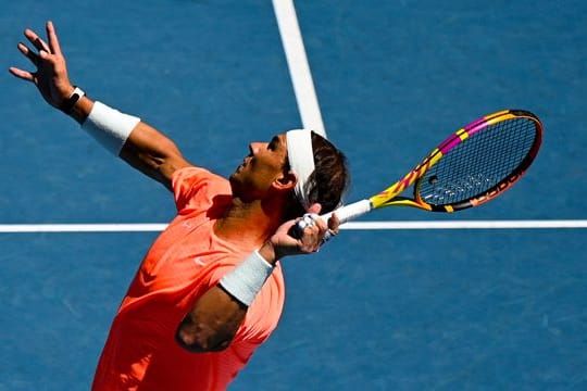 Hat mit einem ungefährdeten Drei-Satz-Sieg die zweite Runde erreicht: Rafael Nadal in Aktion.