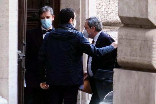 Mario Draghi (r.