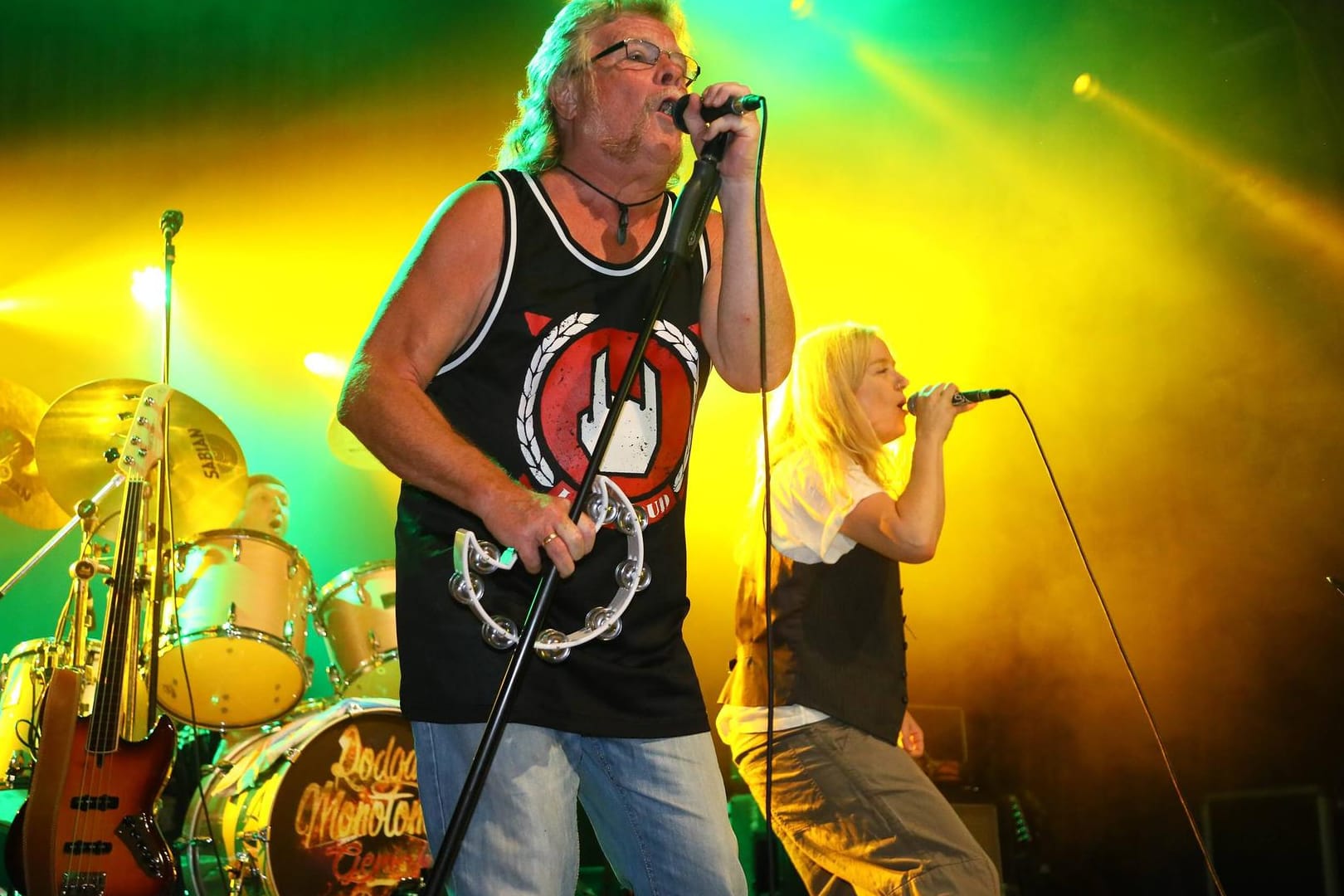 Die Rodgau Monotones bei einem Auftritt (Archivbild): Die hessischen Rocker wollen nicht, dass ihre Songs auf "Querdenken"-Demos gespielt werden.