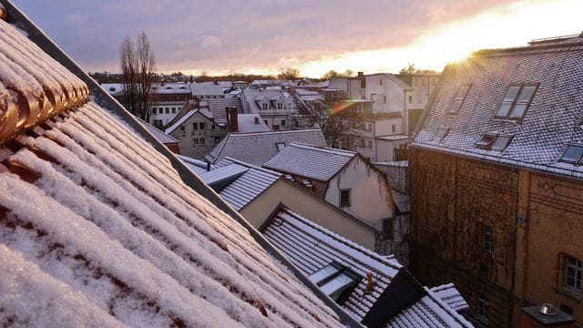 Frostiges Wetter kann nicht nur für stimmungsvolle Bilder sorgen, sondern Hausbesitzern auch Probleme bereiten - denn die Gefahr von Wasserrohrbrüchen steigt.