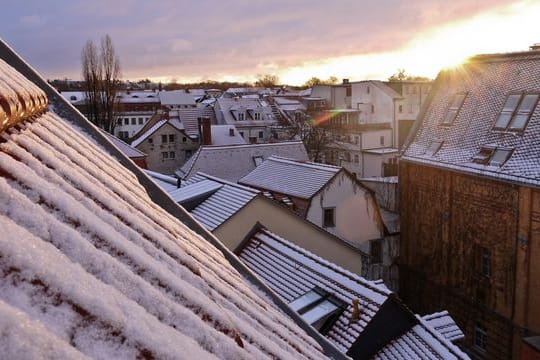 Frostiges Wetter kann nicht nur für stimmungsvolle Bilder sorgen, sondern Hausbesitzern auch Probleme bereiten - denn die Gefahr von Wasserrohrbrüchen steigt.