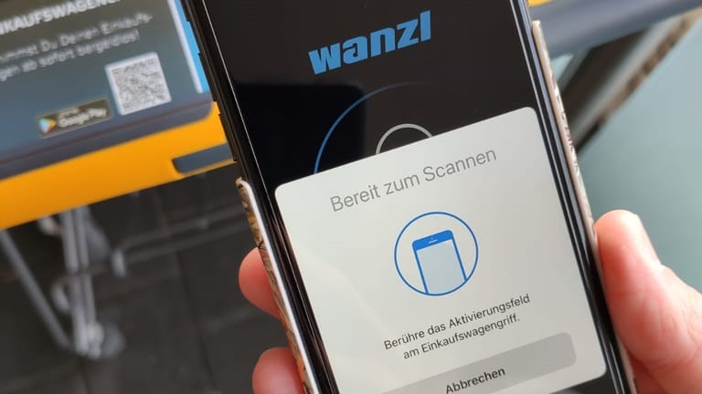 Digitales Pfandschloss: Mit dem Smartphone können Supermarkt-Kunden einen QR-Code scannen und so das Pfandschloss entriegeln.