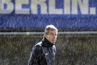 Konnte die Aufbruchstimmung bei Hertha BSC nicht lange erhalten: Der damals neue Trainer Jürgen Klinsmann.