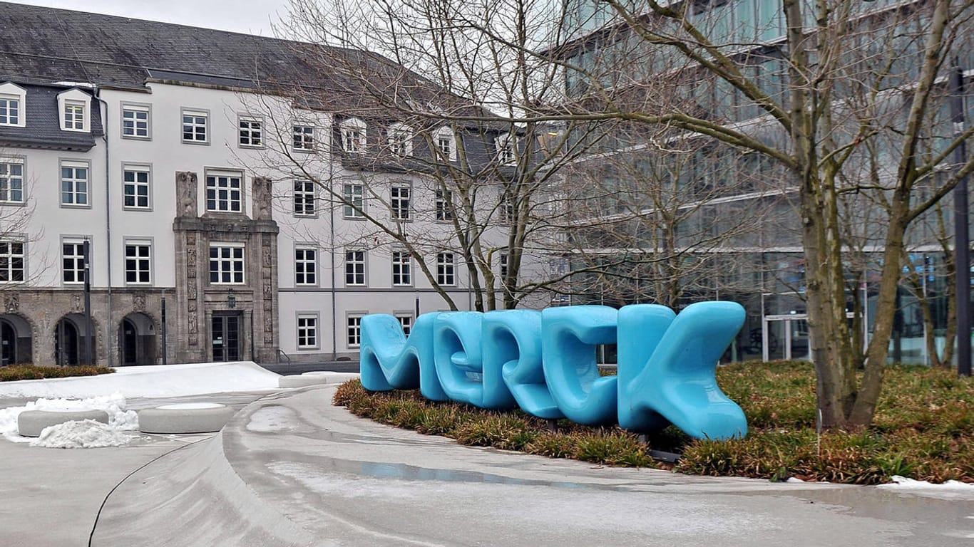Unternehmenssitz der Merck KGaA in Darmstadt (Symbolbild): Der frühere Konzernchef Langmann ist tot.