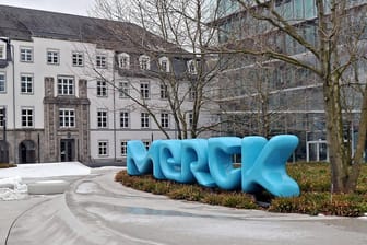 Unternehmenssitz der Merck KGaA in Darmstadt (Symbolbild): Der frühere Konzernchef Langmann ist tot.