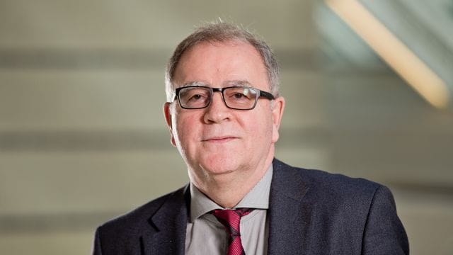 Hat keine Bedenken bei Europacup-Reisen: Der Pharmakologe und Doping-Experte Fritz Sörgel. Hat keine Bedenken bei Europacup-Reisen: Der Pharmakologe und Doping-Experte Fritz Sörgel.