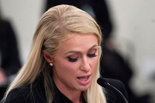 Paris Hilton bei ihrer Aussage in einer Ausschussanhörung im Utah State Capitol.