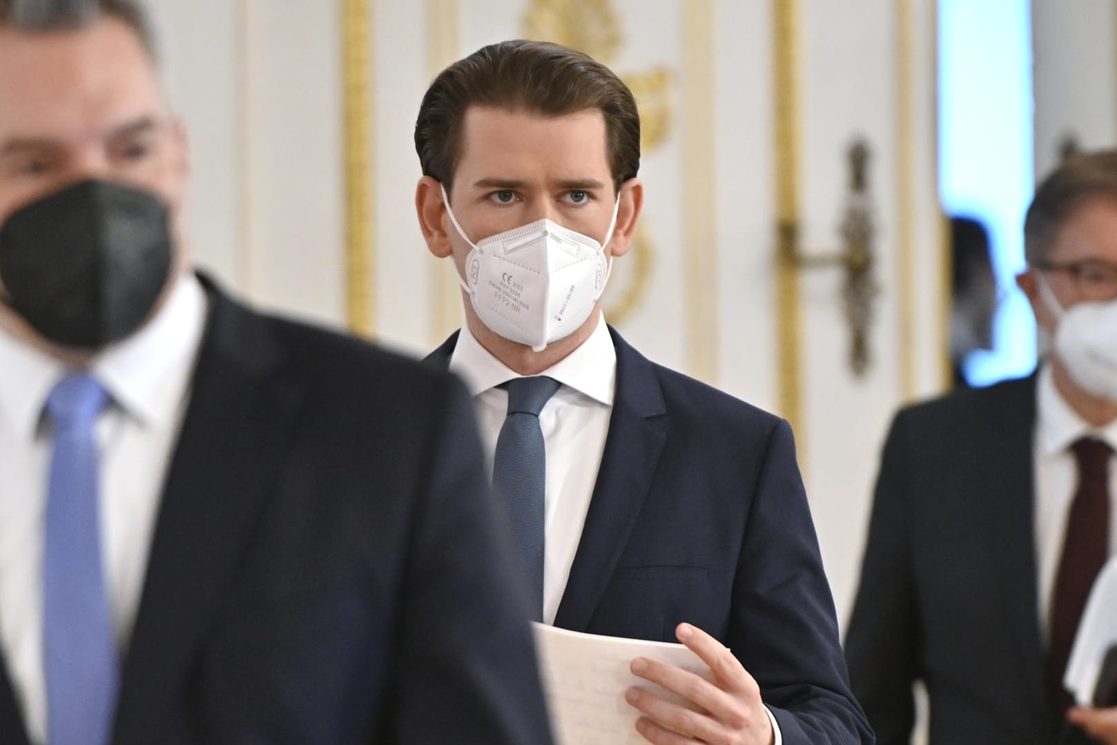 Österreichs Innenminister Karl Nehammer (ÖVP, l.) Kanzler Sebastian Kurz (ÖVP) und Gesundheitsminister Rudolf Anschober (Die Grüne): Österreich verhängt im Kampf gegen eine Ausbreitung der Corona-Mutationen nun doch schärfere Maßnahmen in Tirol.