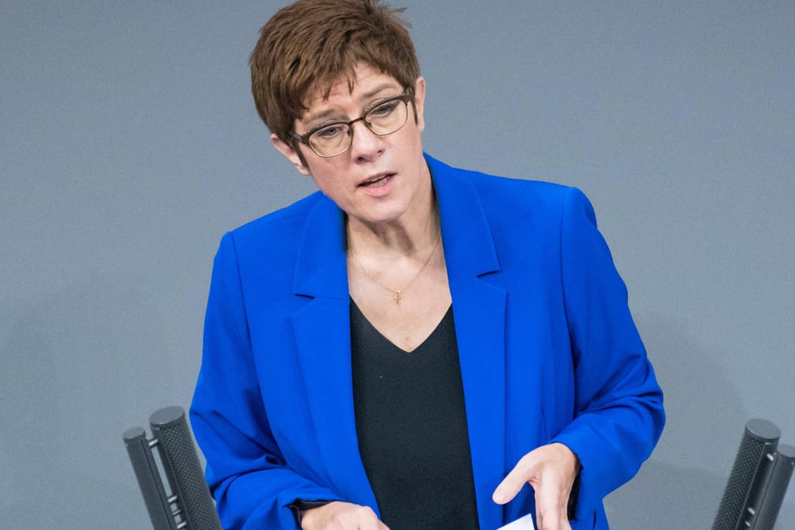 Verteidigungsministerin Annegret Kramp-Karrenbauer (CDU): "unterfinanziert, nicht ausreichend vorbereitet und einseitig auf Auslandseinsätze ausgerichtet".