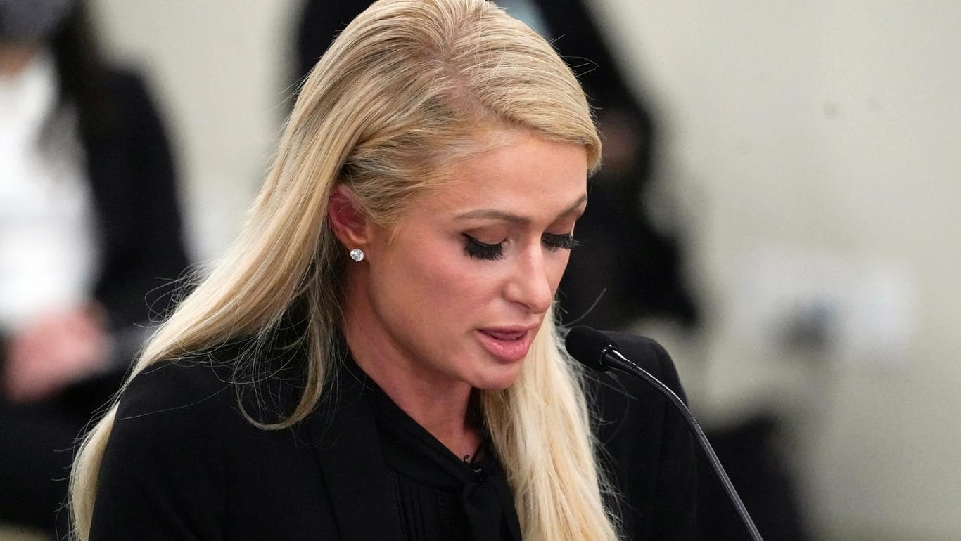 Paris Hilton: Die Unternehmerin sprach 2020 erstmals über die Misshandlungen im Internat