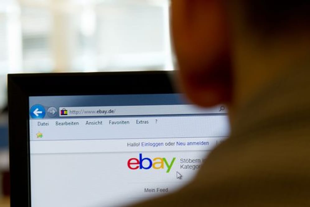 Wer regelmäßig neuwertige Gegenstände auf Ebay verkauft, wird vom Finanzamt unter Umständen als Profihändler angesehen.