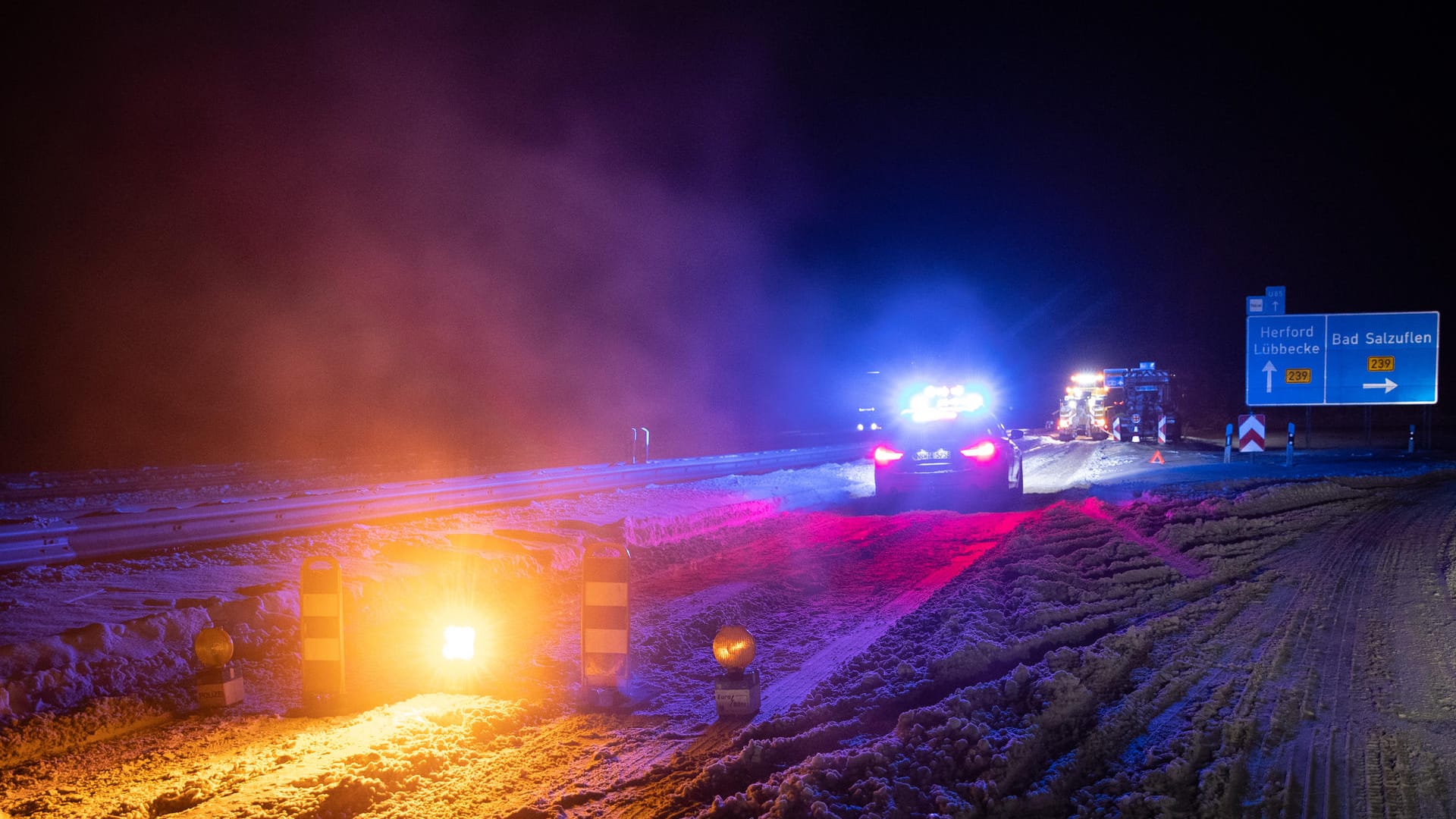 Sperrung der A2 bei Bad Salzuflen: Ein Streufahrzeug blieb auf der Strecke liegen.