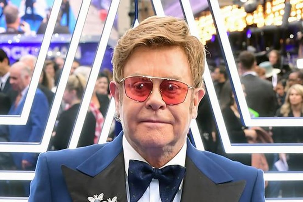 Sir Elton John nutzt seine Prominenz und wirbt fürs Impfen.