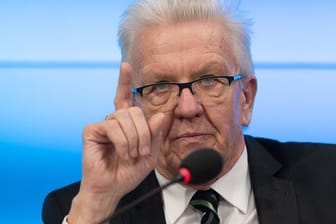 "Zu frühe Öffnungen führen zu Rückschlägen", sagt Baden-Württembergs Ministerpräsident Winfried Kretschmann vor der Bund-Länder-Runde zum Lockdown.