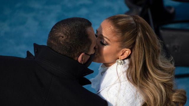 Die Sängerin Jennifer Lopez und der ehemalige Baseballspieler Alex Rodriguez wollen heiraten. Die Sängerin Jennifer Lopez und der ehemalige Baseballspieler Alex Rodriguez wollen heiraten.
